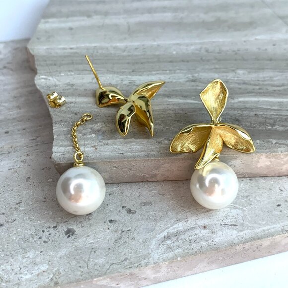 NEW ~ Anthropologie Shashi "Fiorina" Pearl Flower Earrings - Picture 8 of 13